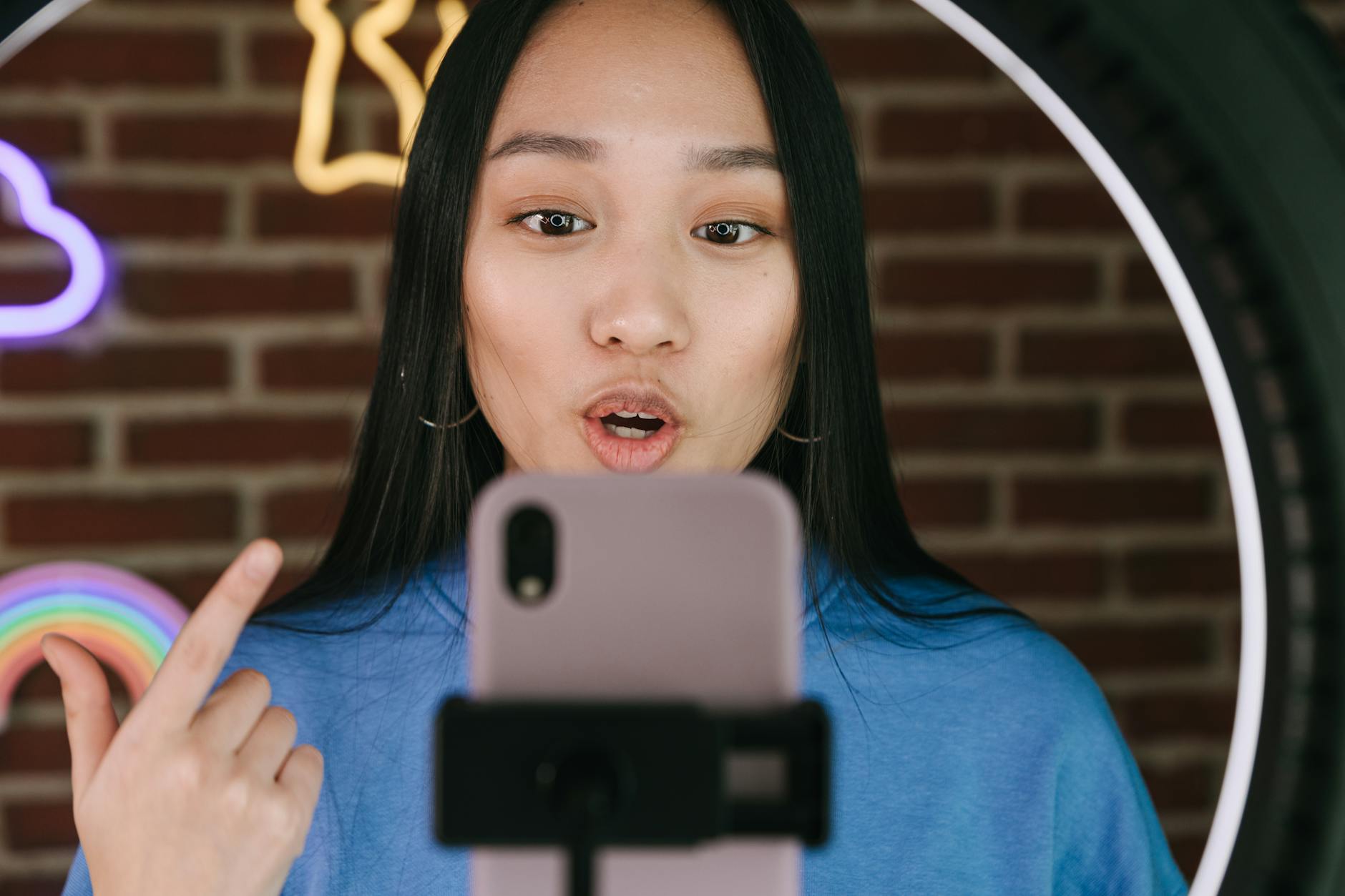 Kostenloses Stock Foto zu asiatische frau, beeinflusser, content-ersteller